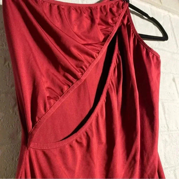 Red Bodycon Mini Dress Size Medium With Chest Cutout Sexy Black Shoulder Flirty - Picture 9 of 14